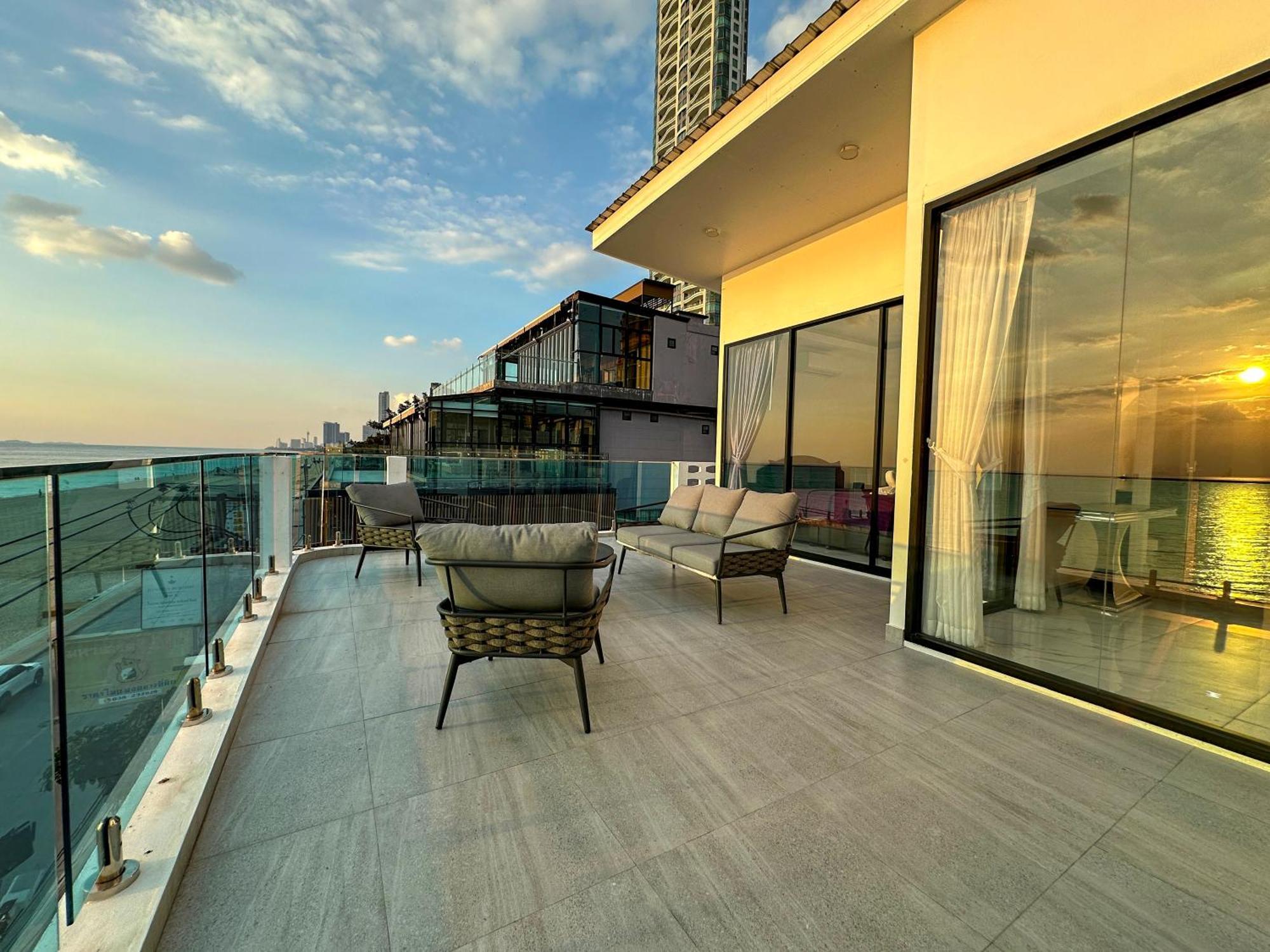 Stunning Beachfront View Luxurious Apartment 40 Джомтьєн-Біч Екстер'єр фото