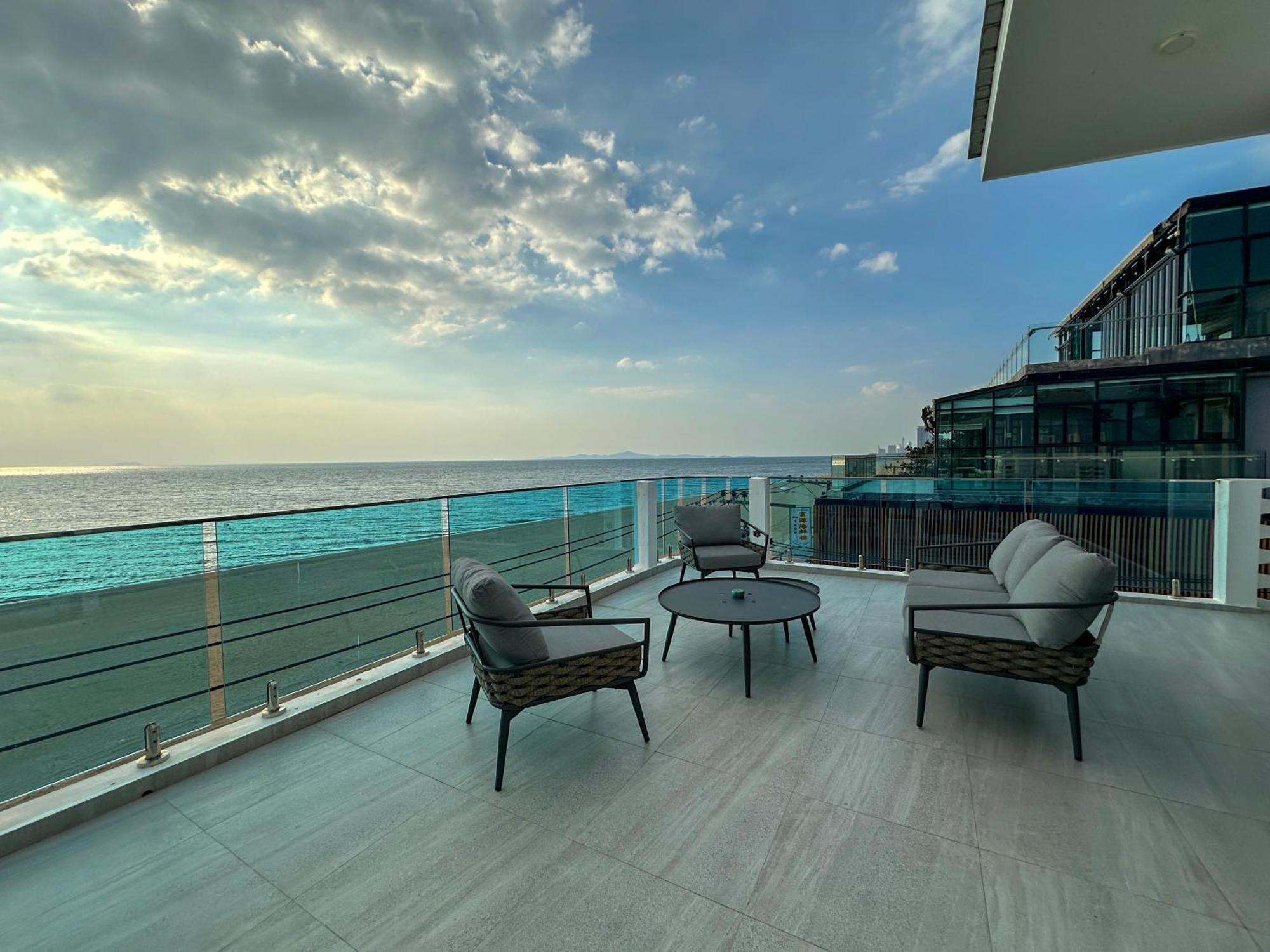 Stunning Beachfront View Luxurious Apartment 40 Джомтьєн-Біч Екстер'єр фото