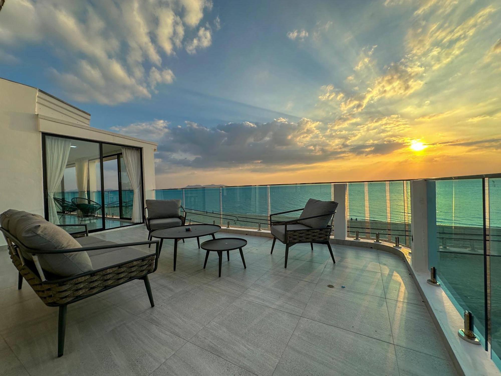Stunning Beachfront View Luxurious Apartment 40 Джомтьєн-Біч Екстер'єр фото